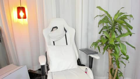 Snapshot of reichel_gray chatting on 01-13-25, 06:38 REICHEL online show from 01-13-25, 06:38