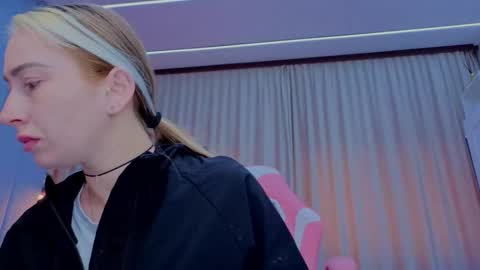 reina cummings online show from 11-16-25, 07:03