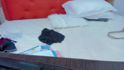 reina_loren online show from 12-23-24, 06:16