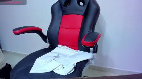 Snapshot of reina_loren chatting on 01-04-25, 11:27 reina_loren online show from 01-04-25, 11:27