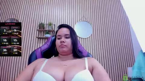 Snapshot of reina_loren chatting on 02-15-26, 07:51 reina_loren online show from 02-15-26, 07:51