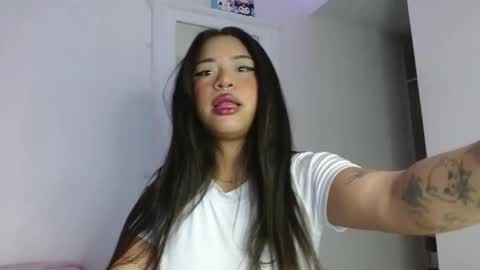 Snapshot of reina_reina chatting on 09-11-25, 09:37 reina_reina online show from 09-11-25, 09:37