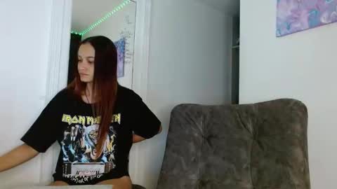 Snapshot of reina_reina chatting on 02-11-26, 05:45 reina_reina online show from 02-11-26, 05:45