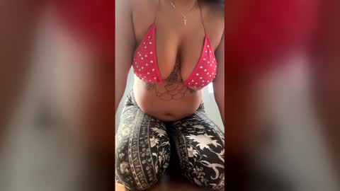 Snapshot of reinaassss chatting on 12-22-25, 08:28 reinaassss online show from 12-22-25, 08:28