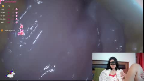 Snapshot of reinacatchile chatting on 09-29-25, 01:44 Reinacatchile online show from 09-29-25, 01:44