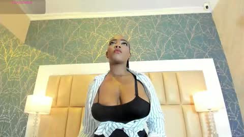Snapshot of reinamiah chatting on 10-10-25, 04:11 Miah online show from 10-10-25, 04:11