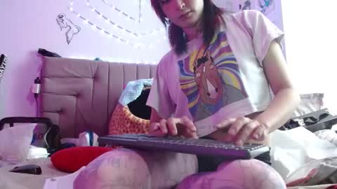 reiv_femboy online show from 12-05-25, 08:27