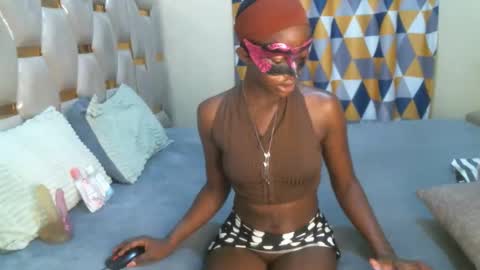 remmyqueen online show from 05-11-26, 02:12