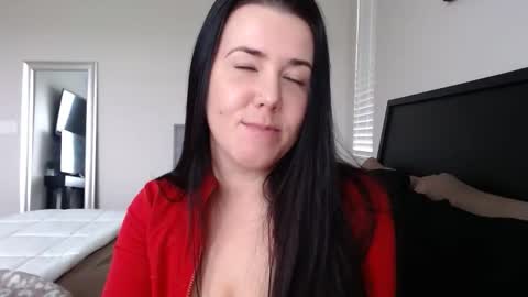 Snapshot of remybella2017 chatting on 12-18-25, 07:53 Bella Lively online show from 12-18-25, 07:53