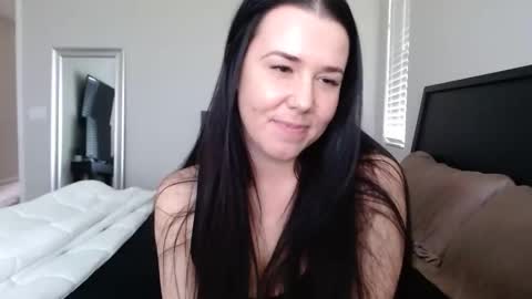 Snapshot of remybella2017 chatting on 01-05-26, 06:55 Bella Lively online show from 01-05-26, 06:55