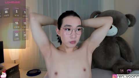 Snapshot of ren_yoonn chatting on 03-22-26, 10:51 Ren online show from 03-22-26, 10:51