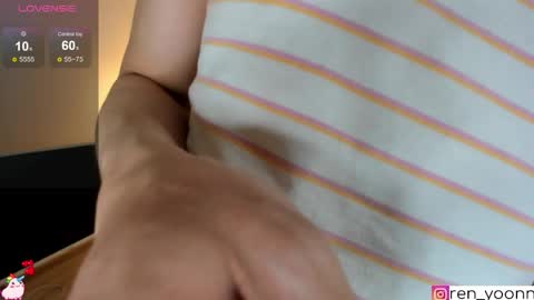Snapshot of ren_yoonn chatting on 04-09-26, 11:26 Ren online show from 04-09-26, 11:26
