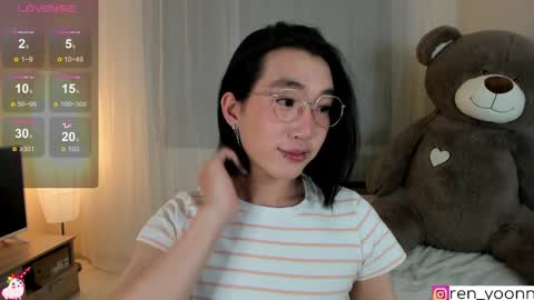 Snapshot of ren_yoonn chatting on 04-22-26, 01:52 Ren online show from 04-22-26, 01:52