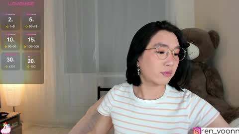 Snapshot of ren_yoonn chatting on 05-04-26, 04:41 Ren online show from 05-04-26, 04:41