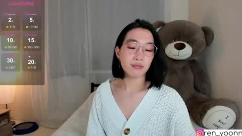 Snapshot of ren_yoonn chatting on 05-11-26, 12:38 Ren online show from 05-11-26, 12:38