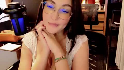 Amelie online show from 05-30-26, 07:33