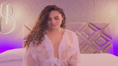 Snapshot of renata_cruz_ chatting on 05-31-26, 11:50 Renata 3 online show from 05-31-26, 11:50