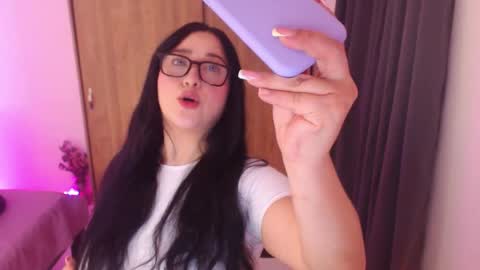Snapshot of renata_ruiz chatting on 05-30-26, 04:20 online show from 05-30-26, 04:20