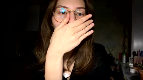 Snapshot of renayreisdorf chatting on 03-17-26, 04:21 Mia online show from 03-17-26, 04:21