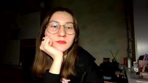 Snapshot of renayreisdorf chatting on 03-19-26, 06:45 Mia online show from 03-19-26, 06:45