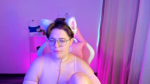 Snapshot of renee_turner chatting on 12-27-24, 07:18 renee_turner online show from 12-27-24, 07:18