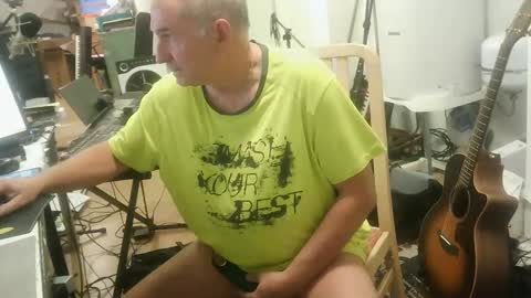 Snapshot of renefr chatting on 09-29-25, 05:40 renefr online show from 09-29-25, 05:40