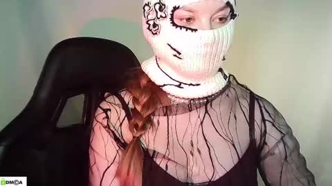 Snapshot of renesme_lusilia chatting on 05-18-26, 04:07 Renesme White Im here from Monday to Friday online show from 05-18-26, 04:07