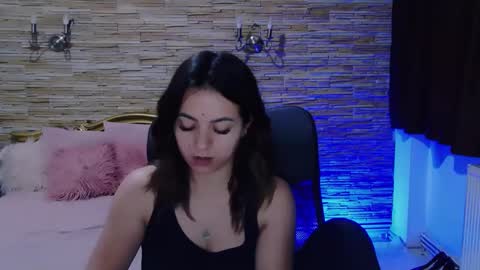 Snapshot of renesmesweet chatting on 12-15-24, 03:31 renesmesweet online show from 12-15-24, 03:31