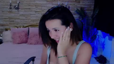 Snapshot of renesmesweet chatting on 12-19-24, 06:01 renesmesweet online show from 12-19-24, 06:01