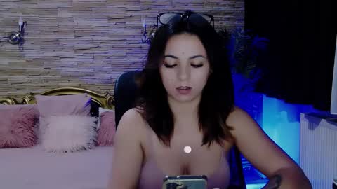 Snapshot of renesmesweet chatting on 01-07-25, 03:02 renesmesweet online show from 01-07-25, 03:02