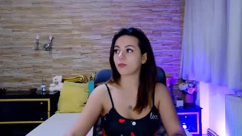 Snapshot of renesmesweet chatting on 02-04-25, 12:33 renesmesweet online show from 02-04-25, 12:33