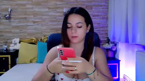 Snapshot of renesmesweet chatting on 02-12-25, 09:42 renesmesweet online show from 02-12-25, 09:42