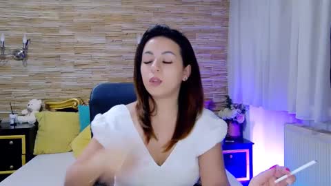 Snapshot of renesmesweet chatting on 02-17-25, 12:05 renesmesweet online show from 02-17-25, 12:05