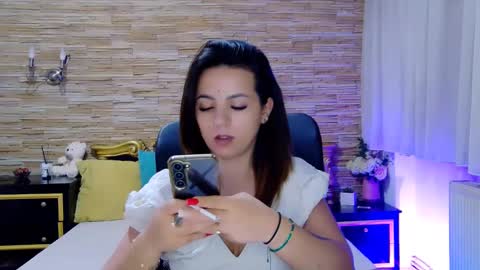 Snapshot of renesmesweet chatting on 02-17-25, 03:09 renesmesweet online show from 02-17-25, 03:09