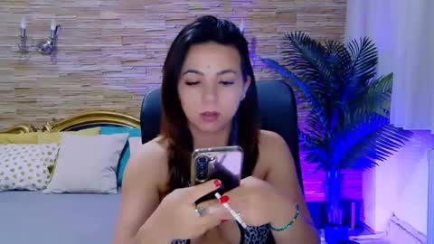 Snapshot of renesmesweet chatting on 02-19-25, 04:22 renesmesweet online show from 02-19-25, 04:22
