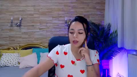 Snapshot of renesmesweet chatting on 02-21-25, 12:06 renesmesweet online show from 02-21-25, 12:06