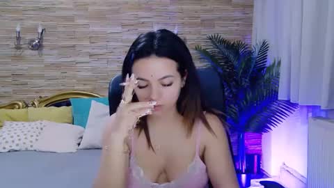 Snapshot of renesmesweet chatting on 02-27-25, 03:15 renesmesweet online show from 02-27-25, 03:15
