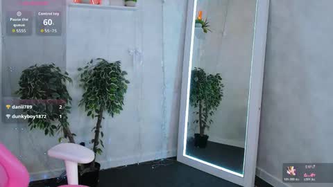 Renesmy online show from 05-15-26, 12:06