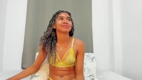 Snapshot of rennatta_sx chatting on 02-08-25, 11:01 Renata online show from 02-08-25, 11:01