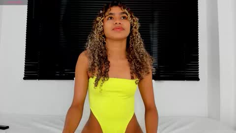 Snapshot of rennatta_sx chatting on 09-09-25, 12:37 Renata online show from 09-09-25, 12:37