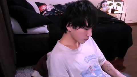 Snapshot of rennuts chatting on 11-17-25, 03:18 rennuts online show from 11-17-25, 03:18