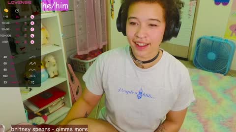 Snapshot of renpuppy chatting on 02-07-25, 05:52 REN online show from 02-07-25, 05:52