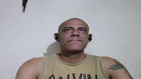 Snapshot of retlam37 chatting on 06-12-26, 05:28 Walter online show from 06-12-26, 05:28
