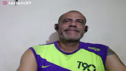 Snapshot of retlam37 chatting on 06-25-26, 04:56 Walter online show from 06-25-26, 04:56