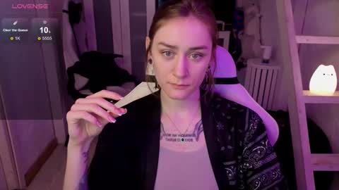 Snapshot of retromarie chatting on 01-12-26, 04:01 Rie online show from 01-12-26, 04:01