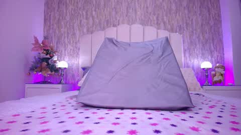 Snapshot of reven_lilith chatting on 12-18-25, 03:01 REVEN online show from 12-18-25, 03:01