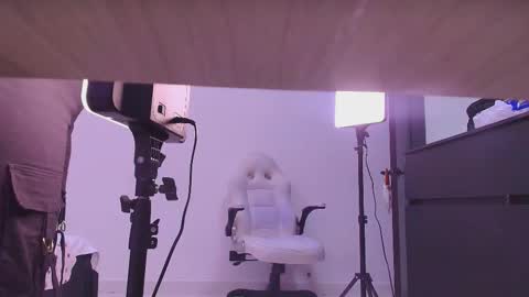 Snapshot of reven_lilith chatting on 12-21-25, 03:02 REVEN online show from 12-21-25, 03:02