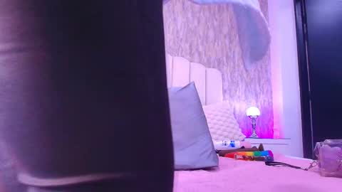 Snapshot of reven_lilith chatting on 01-17-26, 03:00 REVEN online show from 01-17-26, 03:00