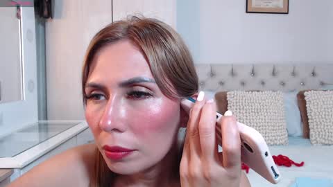 reychel_sens online show from 12-14-24, 02:01