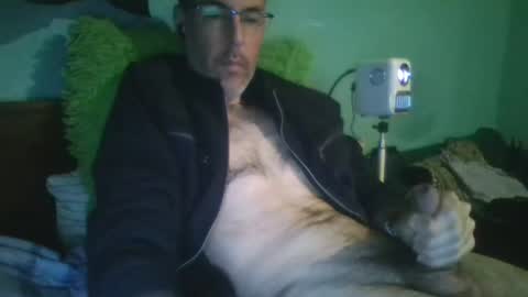 reyes_albert2006 online show from 12-15-25, 06:39